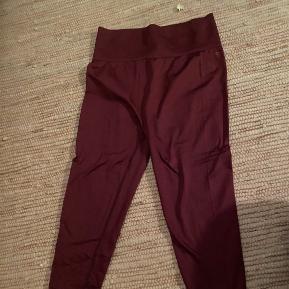 Fabletics Burgundy Cropped Leggings - Picture 1 of 2